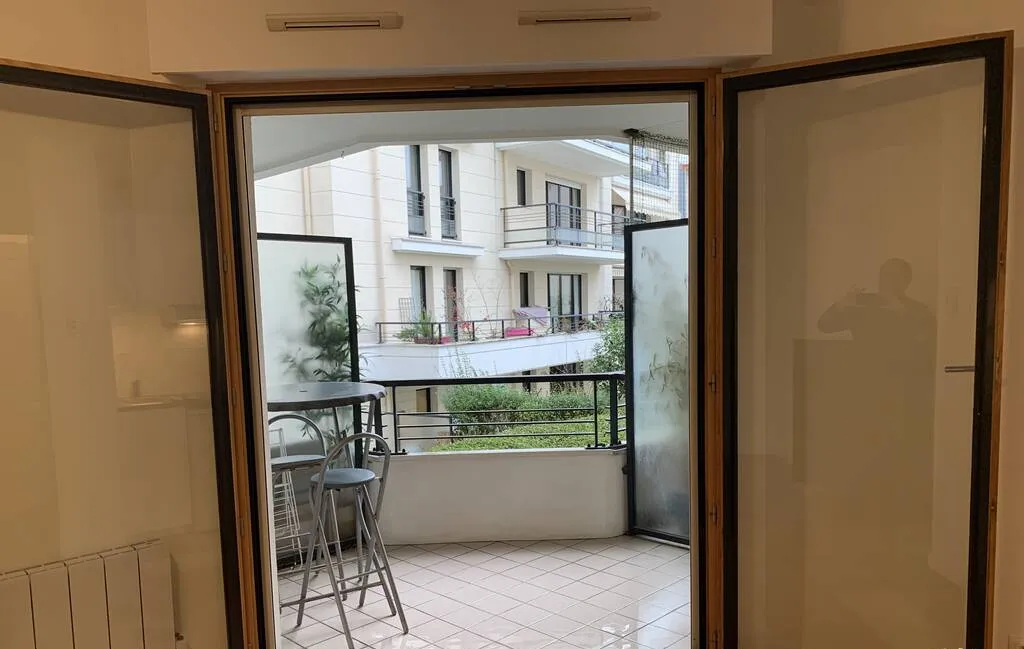 Location Issy-les-Moulineaux Appartement 61659bd3