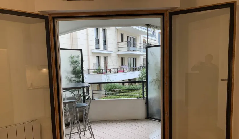 Location Issy-les-Moulineaux Appartement 61659bd3