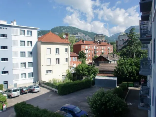 Location Saint-Martin-d'Hères Appartement 66a667d0