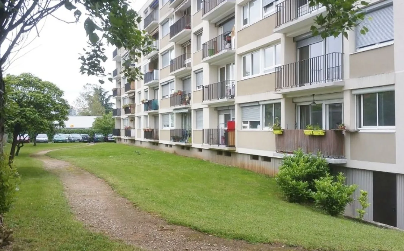 Location Bron Appartement cd329a6b