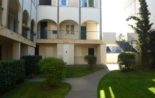 Location Montigny-le-Bretonneux Appartement d4dc15b7